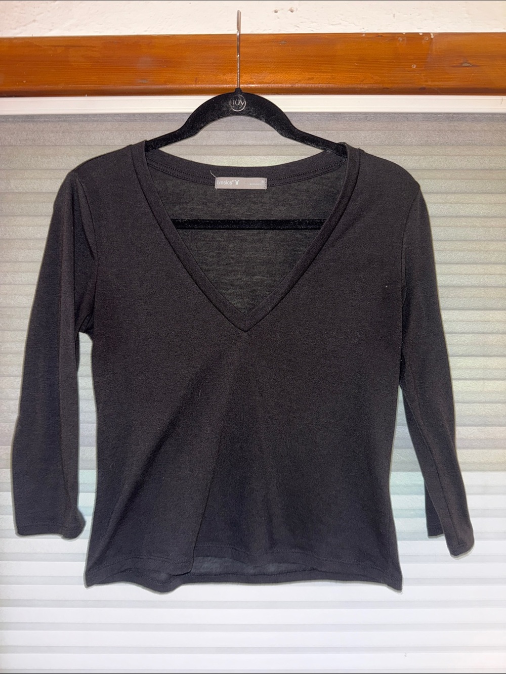 Tresics Black V-Neck Long Sleeve Tee